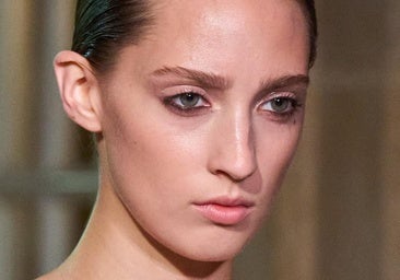 El sencillo truco de la maquilladora para agrandar los ojos que triunfa en las pasarelas